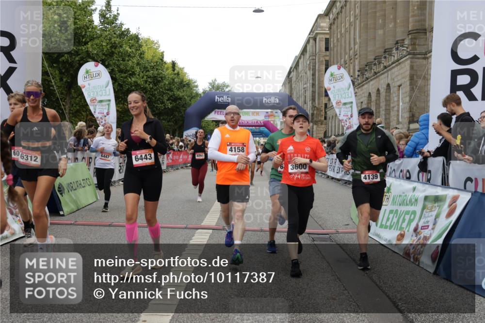 06.09.2026 - CURREX Alsterlauf Yannick Fuchs http://msf.ph/oto/10117387 06.09.2026 09:59:23 Ziel 2220, 2367, 2772, 3535, 3542, 3600, 3657, 3844, 3892, 4091, 4139, 4158, 4217, 4748, 4791, 5160, 5249, 5723, 5735, 6059, 6312, 6443, 6447 meine-sportfotos.de