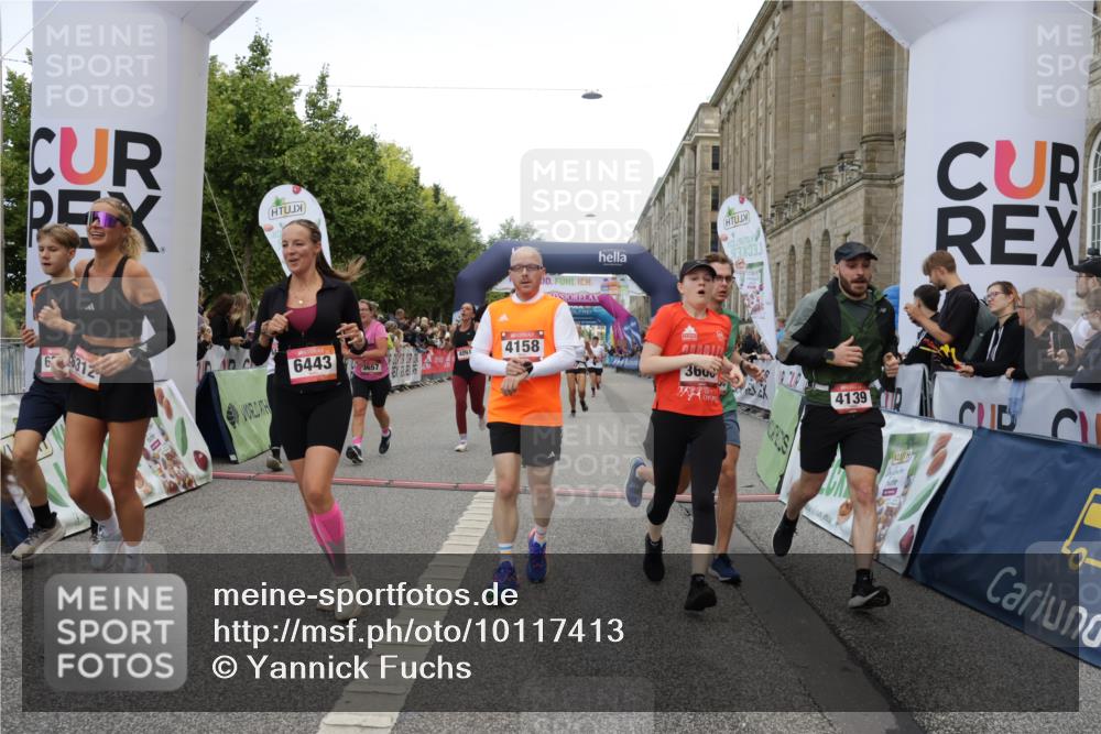 06.09.2026 - CURREX Alsterlauf Yannick Fuchs http://msf.ph/oto/10117413 06.09.2026 09:59:23 Ziel 2220, 2367, 2772, 3535, 3542, 3600, 3657, 3844, 3892, 4091, 4139, 4158, 4217, 4748, 4791, 5160, 5249, 5723, 5735, 6059, 6312, 6443, 6447 meine-sportfotos.de