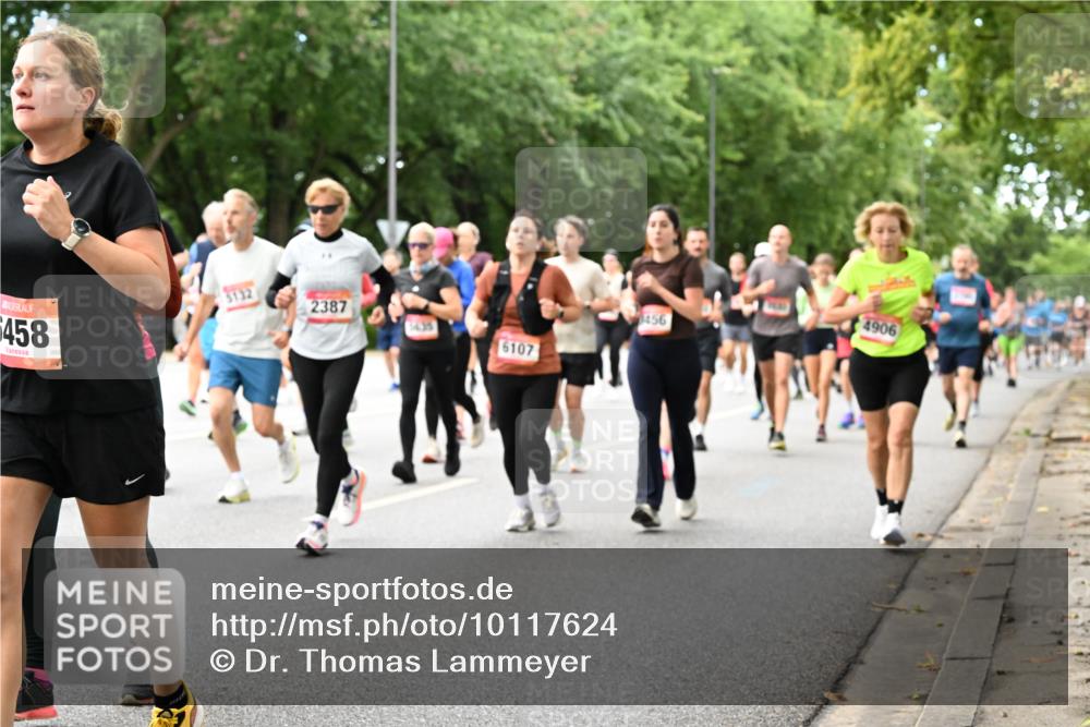 06.09.2026 - CURREX Alsterlauf Dr. Thomas Lammeyer http://msf.ph/oto/10117624 06.09.2026 09:15:43 Laufen 458, 5132, 2387, 6107, 456, 4906 meine-sportfotos.de