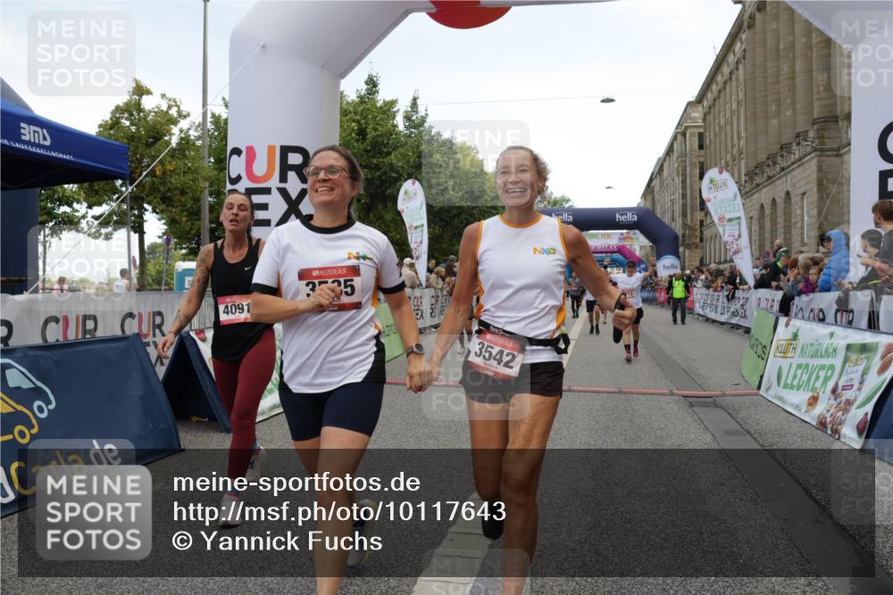 06.09.2026 - CURREX Alsterlauf Yannick Fuchs http://msf.ph/oto/10117643 06.09.2026 09:59:28 Ziel 2077, 2772, 3129, 3535, 3542, 3600, 3657, 3695, 3969, 4091, 4139, 4158, 4478, 5636, 5712, 5948, 6059, 6312, 6443, 6447 meine-sportfotos.de