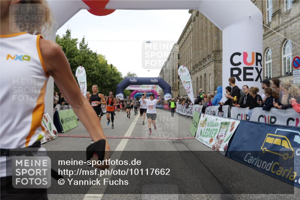 06.09.2026 - CURREX Alsterlauf Yannick Fuchs http://msf.ph/oto/10117662 06.09.2026 09:59:28 Ziel 2077, 2772, 3129, 3535, 3542, 3600, 3657, 3695, 3969, 4091, 4139, 4158, 4478, 5636, 5712, 5948, 6059, 6312, 6443, 6447 meine-sportfotos.de