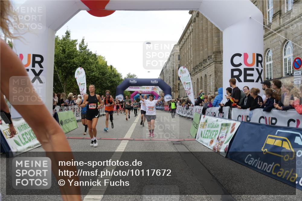06.09.2026 - CURREX Alsterlauf Yannick Fuchs http://msf.ph/oto/10117672 06.09.2026 09:59:29 Ziel 2077, 2228, 2772, 3129, 3535, 3542, 3600, 3657, 3695, 3969, 4091, 4139, 4158, 4291, 4478, 5636, 5638, 5712, 5948, 6059, 6312, 6443, 6447 meine-sportfotos.de