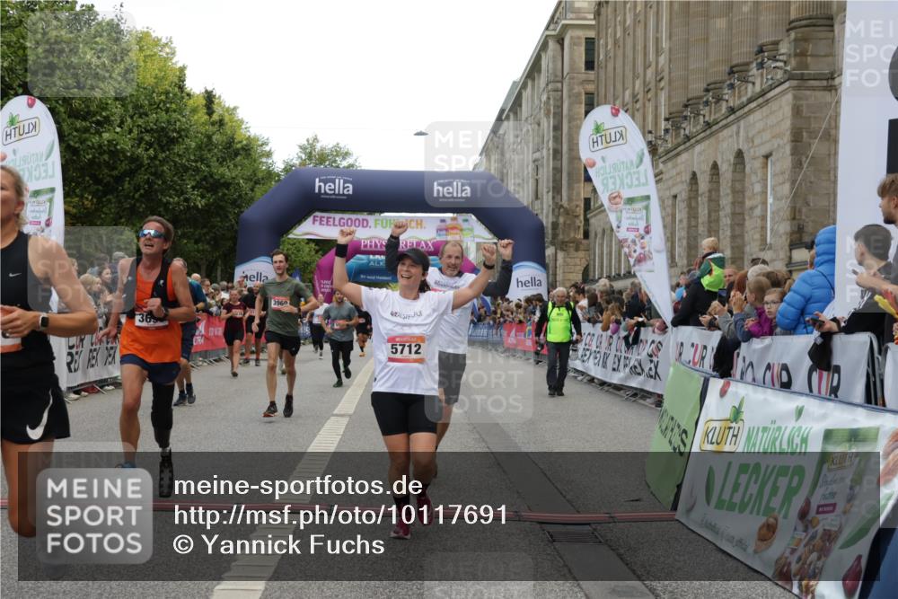 06.09.2026 - CURREX Alsterlauf Yannick Fuchs http://msf.ph/oto/10117691 06.09.2026 09:59:29 Ziel 2077, 2228, 2772, 3129, 3535, 3542, 3600, 3657, 3695, 3969, 4091, 4139, 4158, 4291, 4478, 5636, 5638, 5712, 5948, 6059, 6312, 6443, 6447 meine-sportfotos.de