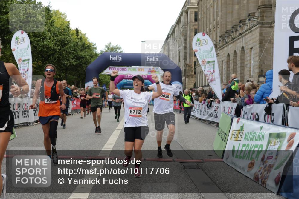 06.09.2026 - CURREX Alsterlauf Yannick Fuchs http://msf.ph/oto/10117706 06.09.2026 09:59:30 Ziel 2077, 2227, 2228, 2772, 3129, 3535, 3542, 3600, 3657, 3695, 3969, 4091, 4158, 4291, 4478, 5474, 5636, 5638, 5712, 5948, 6059, 6447 meine-sportfotos.de