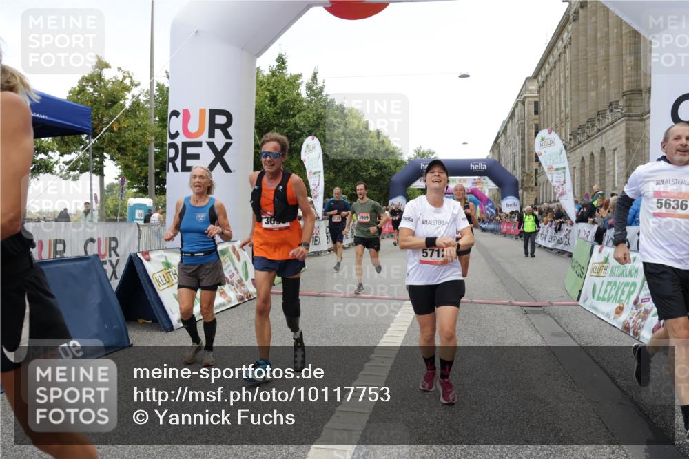 06.09.2026 - CURREX Alsterlauf Yannick Fuchs http://msf.ph/oto/10117753 06.09.2026 09:59:31 Ziel 2077, 2227, 2228, 2772, 3129, 3535, 3542, 3657, 3695, 3969, 4091, 4291, 4478, 5474, 5636, 5638, 5712, 5948, 6213, 6447 meine-sportfotos.de