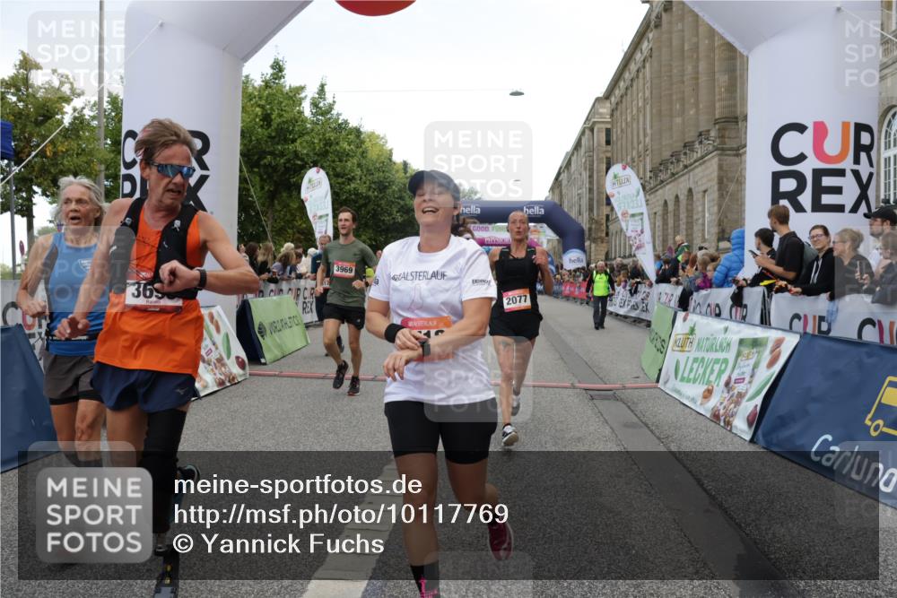 06.09.2026 - CURREX Alsterlauf Yannick Fuchs http://msf.ph/oto/10117769 06.09.2026 09:59:31 Ziel 2077, 2227, 2228, 2772, 3129, 3535, 3542, 3657, 3695, 3969, 4091, 4291, 4478, 5474, 5636, 5638, 5712, 5948, 6213, 6447 meine-sportfotos.de