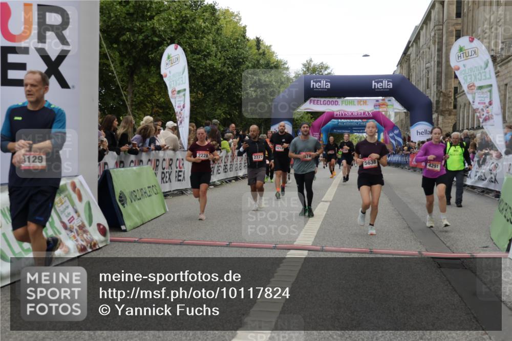 06.09.2026 - CURREX Alsterlauf Yannick Fuchs http://msf.ph/oto/10117824 06.09.2026 09:59:33 Ziel 2077, 2227, 2228, 3129, 3535, 3542, 3695, 3969, 4291, 4478, 4751, 4752, 5474, 5636, 5638, 5712, 5948, 6199, 6200, 6213, 8111 meine-sportfotos.de