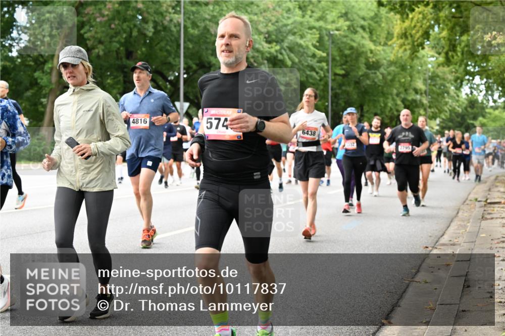 06.09.2026 - CURREX Alsterlauf Dr. Thomas Lammeyer http://msf.ph/oto/10117837 06.09.2026 09:16:11 Laufen 4816, 574, 6438, 3332, 2795 meine-sportfotos.de