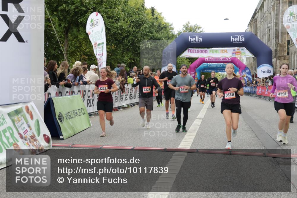 06.09.2026 - CURREX Alsterlauf Yannick Fuchs http://msf.ph/oto/10117839 06.09.2026 09:59:33 Ziel 2077, 2227, 2228, 3129, 3535, 3542, 3695, 3969, 4291, 4478, 4751, 4752, 5474, 5636, 5638, 5712, 5948, 6199, 6200, 6213, 8111 meine-sportfotos.de