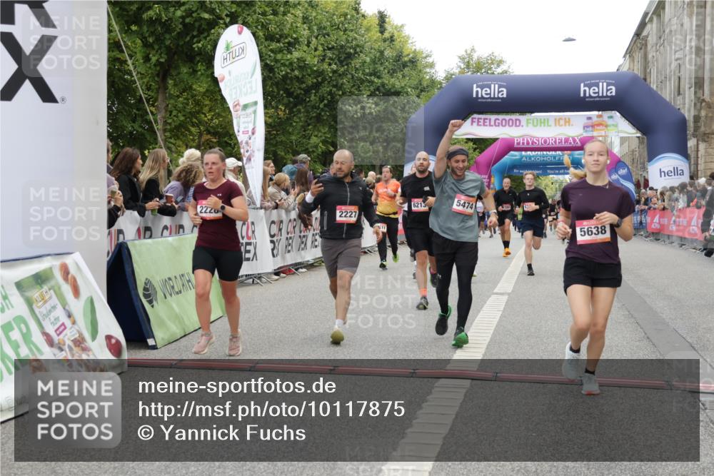 06.09.2026 - CURREX Alsterlauf Yannick Fuchs http://msf.ph/oto/10117875 06.09.2026 09:59:34 Ziel 2077, 2227, 2228, 3129, 3695, 3969, 4291, 4478, 4751, 4752, 5474, 5636, 5638, 5712, 5948, 6199, 6200, 6213, 8111 meine-sportfotos.de