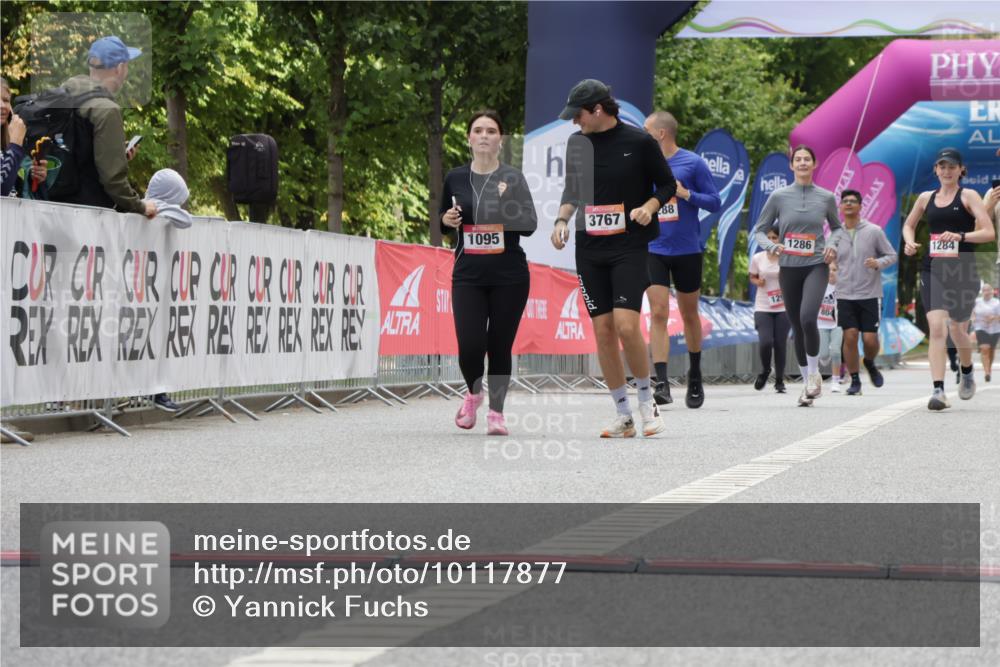 06.09.2026 - CURREX Alsterlauf Yannick Fuchs http://msf.ph/oto/10117877 06.09.2026 12:01:42 Ziel 1233 meine-sportfotos.de