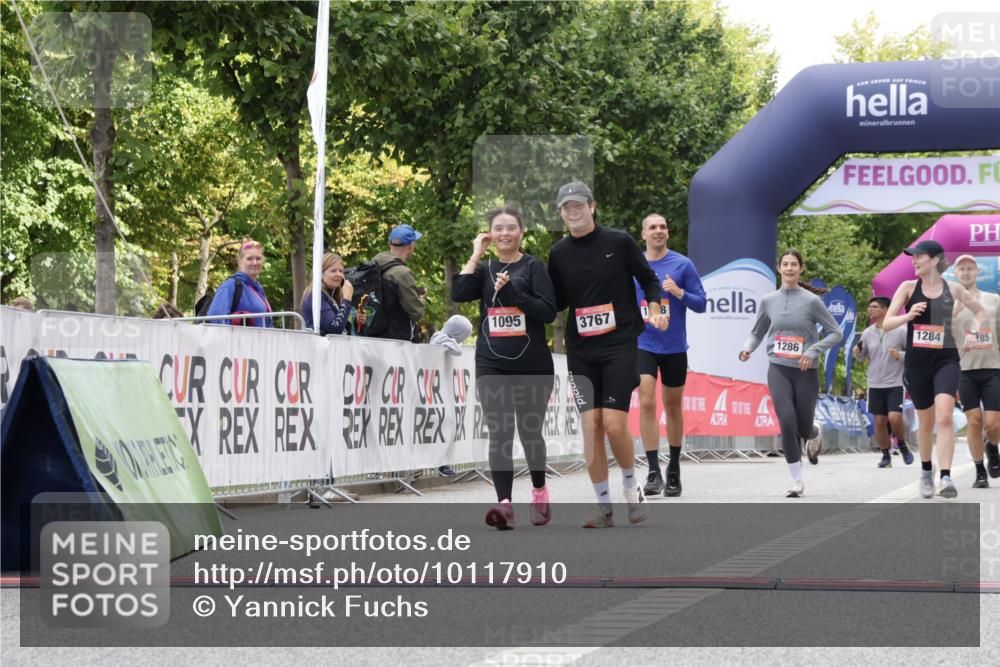 06.09.2026 - CURREX Alsterlauf Yannick Fuchs http://msf.ph/oto/10117910 06.09.2026 12:01:45 Ziel 1095, 1284, 1285, 1286, 1288 meine-sportfotos.de