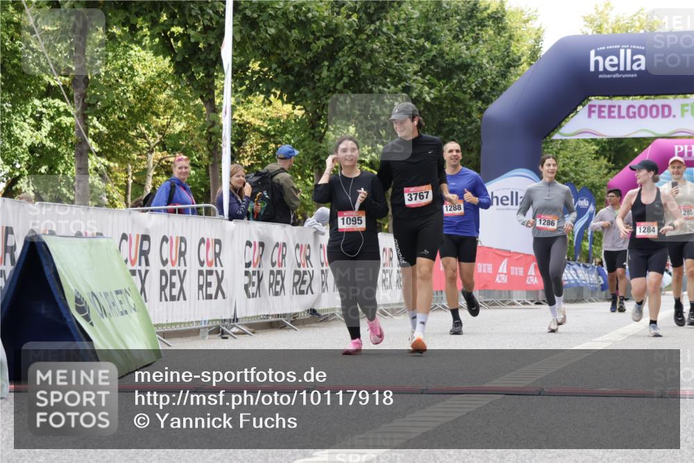 06.09.2026 - CURREX Alsterlauf Yannick Fuchs http://msf.ph/oto/10117918 06.09.2026 12:01:45 Ziel 1095, 1284, 1285, 1286, 1288 meine-sportfotos.de
