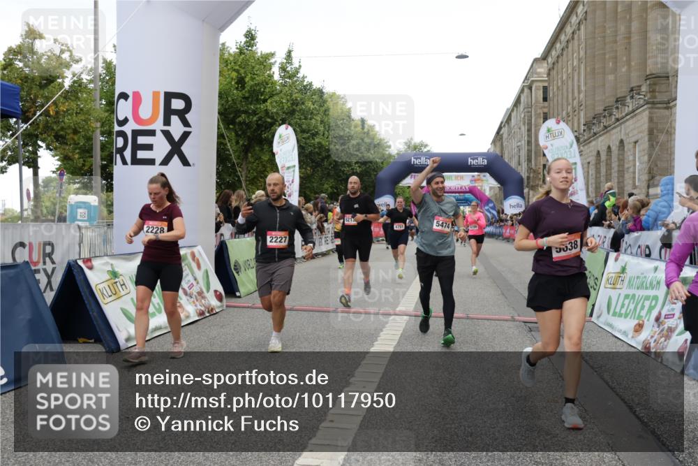 06.09.2026 - CURREX Alsterlauf Yannick Fuchs http://msf.ph/oto/10117950 06.09.2026 09:59:35 Ziel 2077, 2227, 2228, 2780, 3129, 3695, 3969, 4291, 4478, 4751, 4752, 5474, 5636, 5638, 5712, 5948, 6199, 6200, 6213, 8111 meine-sportfotos.de