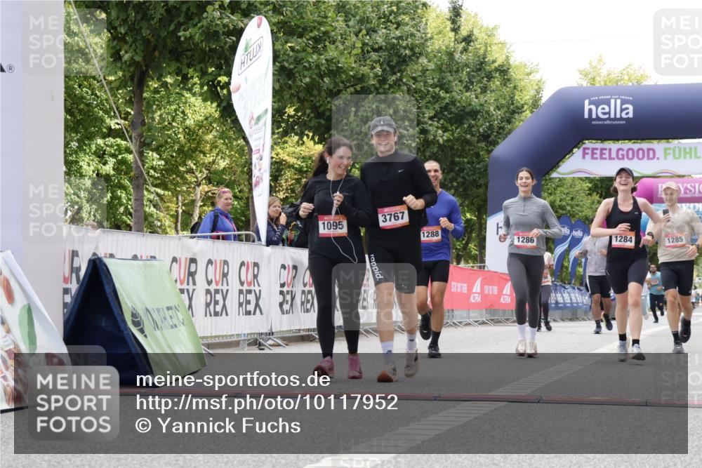 06.09.2026 - CURREX Alsterlauf Yannick Fuchs http://msf.ph/oto/10117952 06.09.2026 12:01:47 Ziel 1095, 1284, 1285, 1286, 1288 meine-sportfotos.de
