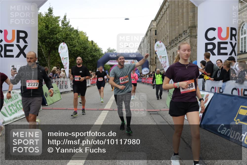 06.09.2026 - CURREX Alsterlauf Yannick Fuchs http://msf.ph/oto/10117980 06.09.2026 09:59:36 Ziel 2077, 2227, 2228, 2780, 3129, 3695, 3969, 4291, 4478, 4751, 4752, 5269, 5474, 5636, 5638, 5712, 5948, 6199, 6200, 6213, 8111 meine-sportfotos.de