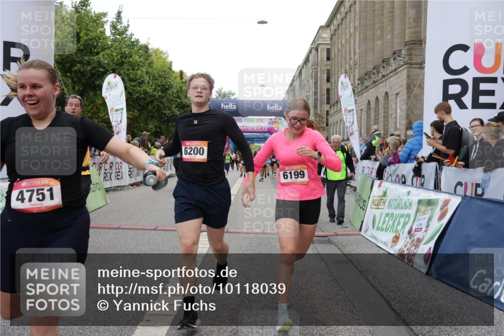 06.09.2026 - CURREX Alsterlauf Yannick Fuchs http://msf.ph/oto/10118039 06.09.2026 09:59:38 Ziel 2077, 2227, 2228, 2780, 3129, 3969, 4042, 4291, 4751, 4752, 5154, 5269, 5474, 5638, 6199, 6200, 6213, 8111 meine-sportfotos.de