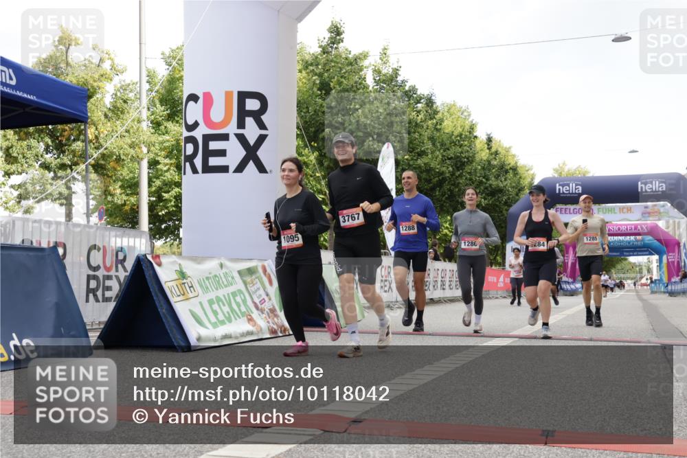 06.09.2026 - CURREX Alsterlauf Yannick Fuchs http://msf.ph/oto/10118042 06.09.2026 12:01:49 Ziel 1095, 1284, 1285, 1286, 1288, 8042 meine-sportfotos.de