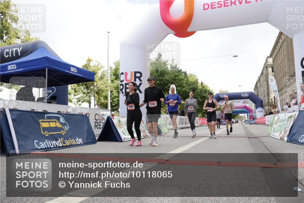 06.09.2026 - CURREX Alsterlauf Yannick Fuchs http://msf.ph/oto/10118065 06.09.2026 12:01:49 Ziel 1095, 1284, 1285, 1286, 1288, 8042 meine-sportfotos.de