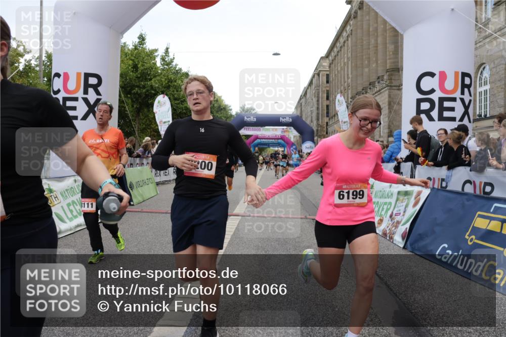 06.09.2026 - CURREX Alsterlauf Yannick Fuchs http://msf.ph/oto/10118066 06.09.2026 09:59:39 Ziel 2227, 2228, 2676, 2780, 3129, 4042, 4291, 4323, 4324, 4751, 4752, 5154, 5269, 5474, 5638, 6199, 6200, 6213, 8111 meine-sportfotos.de