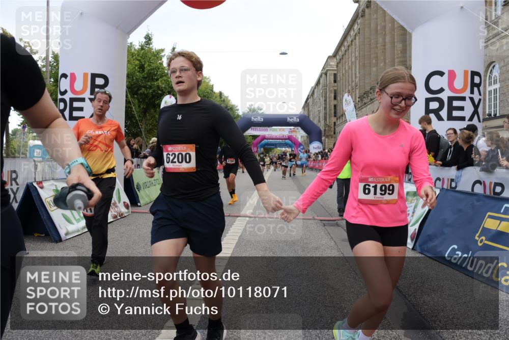 06.09.2026 - CURREX Alsterlauf Yannick Fuchs http://msf.ph/oto/10118071 06.09.2026 09:59:39 Ziel 2227, 2228, 2676, 2780, 3129, 4042, 4291, 4323, 4324, 4751, 4752, 5154, 5269, 5474, 5638, 6199, 6200, 6213, 8111 meine-sportfotos.de