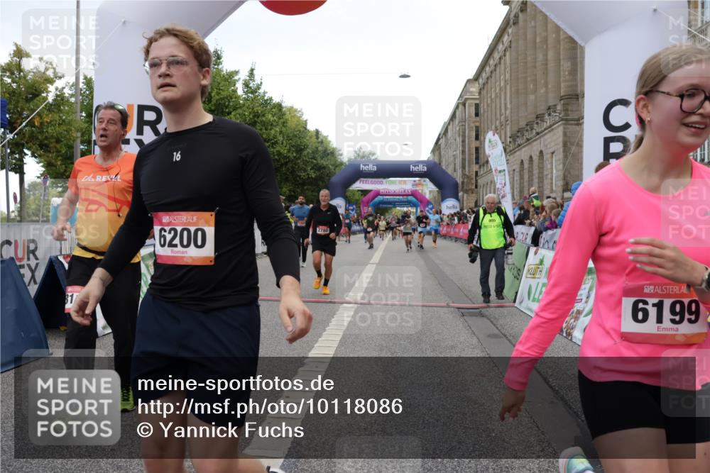 06.09.2026 - CURREX Alsterlauf Yannick Fuchs http://msf.ph/oto/10118086 06.09.2026 09:59:39 Ziel 2227, 2228, 2676, 2780, 3129, 4042, 4291, 4323, 4324, 4751, 4752, 5154, 5269, 5474, 5638, 6199, 6200, 6213, 8111 meine-sportfotos.de