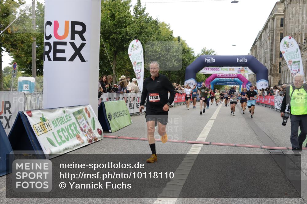 06.09.2026 - CURREX Alsterlauf Yannick Fuchs http://msf.ph/oto/10118110 06.09.2026 09:59:40 Ziel 2227, 2228, 2676, 2780, 4042, 4291, 4323, 4324, 4751, 4752, 5154, 5269, 5474, 5638, 6199, 6200, 6213, 8111 meine-sportfotos.de