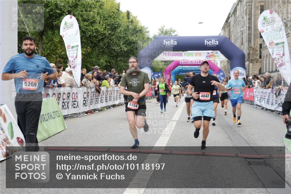 06.09.2026 - CURREX Alsterlauf Yannick Fuchs http://msf.ph/oto/10118197 06.09.2026 09:59:42 Ziel 2227, 2269, 2676, 2780, 3119, 3120, 4042, 4323, 4324, 4751, 4752, 5154, 5269, 5474, 5800, 6017, 6199, 6200, 6213, 6244, 8111 meine-sportfotos.de