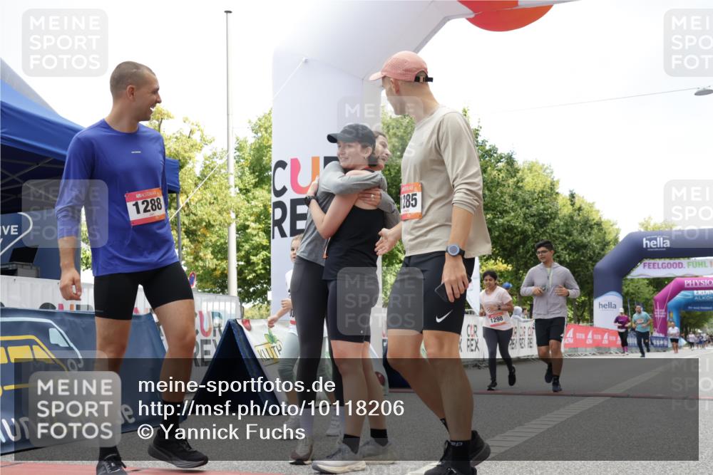06.09.2026 - CURREX Alsterlauf Yannick Fuchs http://msf.ph/oto/10118206 06.09.2026 12:01:54 Ziel 1095, 1284, 1285, 1286, 1288, 1298, 1305, 8042 meine-sportfotos.de