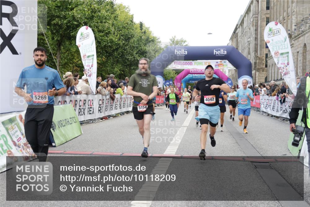 06.09.2026 - CURREX Alsterlauf Yannick Fuchs http://msf.ph/oto/10118209 06.09.2026 09:59:42 Ziel 2227, 2269, 2676, 2780, 3119, 3120, 4042, 4323, 4324, 4751, 4752, 5154, 5269, 5474, 5800, 6017, 6199, 6200, 6213, 6244, 8111 meine-sportfotos.de