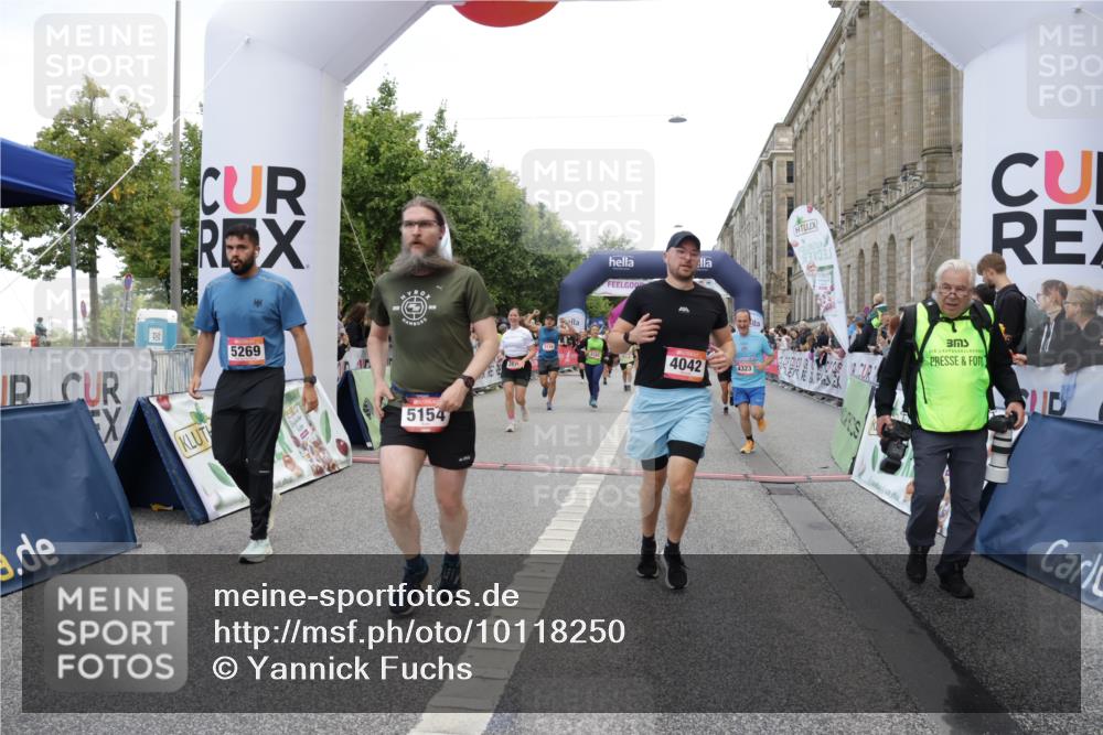 06.09.2026 - CURREX Alsterlauf Yannick Fuchs http://msf.ph/oto/10118250 06.09.2026 09:59:43 Ziel 2269, 2676, 2780, 3119, 3120, 4042, 4323, 4324, 4751, 4752, 4916, 5055, 5056, 5154, 5229, 5269, 5497, 5800, 6017, 6199, 6200, 6213, 6244, 6268, 8111 meine-sportfotos.de