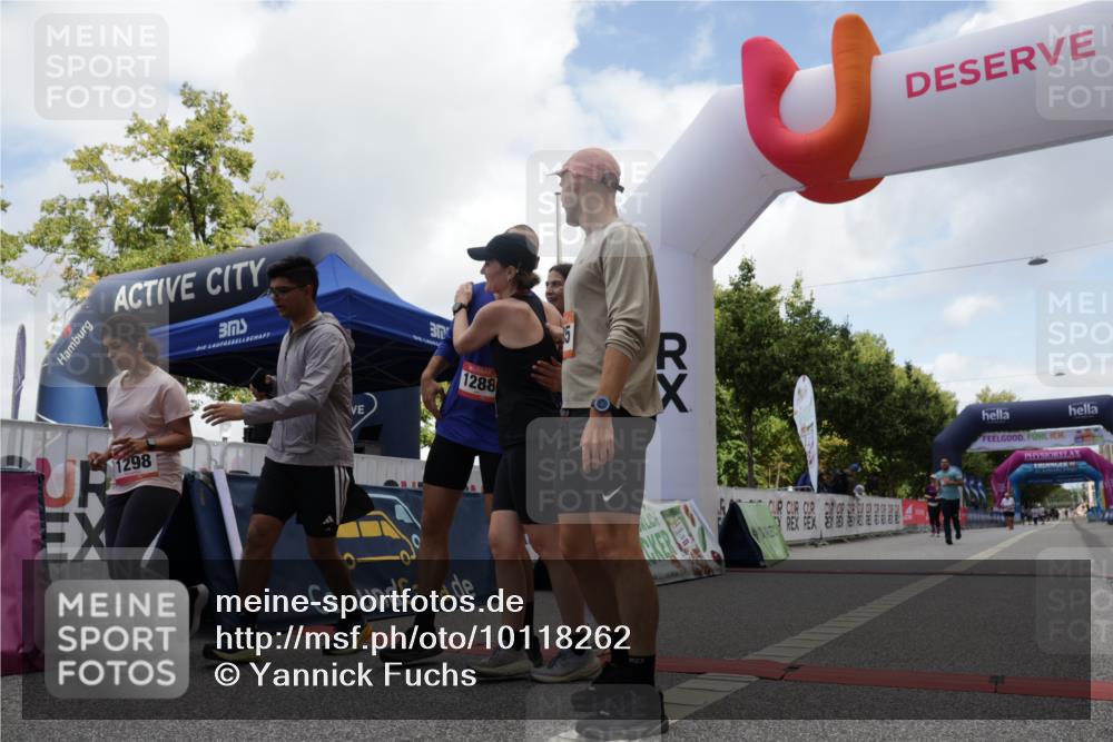 06.09.2026 - CURREX Alsterlauf Yannick Fuchs http://msf.ph/oto/10118262 06.09.2026 12:01:58 Ziel 1298, 1305, 1326, 8042 meine-sportfotos.de