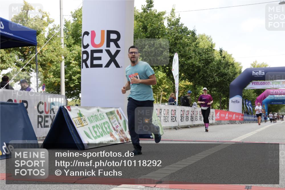 06.09.2026 - CURREX Alsterlauf Yannick Fuchs http://msf.ph/oto/10118292 06.09.2026 12:02:03 Ziel 1150, 1326 meine-sportfotos.de