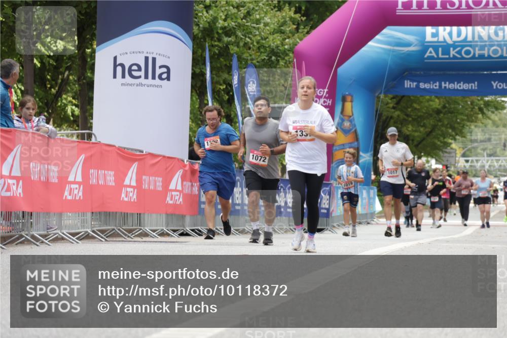 06.09.2026 - CURREX Alsterlauf Yannick Fuchs http://msf.ph/oto/10118372 06.09.2026 12:02:15 Ziel 1209 meine-sportfotos.de