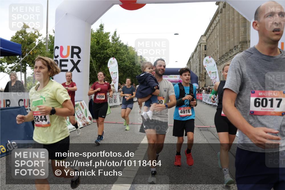 06.09.2026 - CURREX Alsterlauf Yannick Fuchs http://msf.ph/oto/10118464 06.09.2026 09:59:49 Ziel 2269, 2660, 2676, 3119, 3120, 3414, 4042, 4209, 4323, 4324, 4498, 4889, 4916, 5055, 5056, 5154, 5229, 5497, 5800, 6017, 6148, 6244, 6268, 8082 meine-sportfotos.de