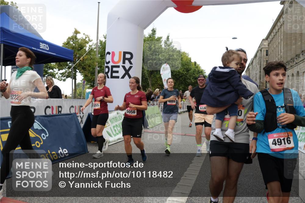06.09.2026 - CURREX Alsterlauf Yannick Fuchs http://msf.ph/oto/10118482 06.09.2026 09:59:50 Ziel 2269, 2660, 2676, 3119, 3120, 3414, 3801, 4042, 4209, 4323, 4324, 4498, 4889, 4916, 5055, 5056, 5154, 5229, 5377, 5497, 5800, 6017, 6148, 6244, 6268, 8082 meine-sportfotos.de