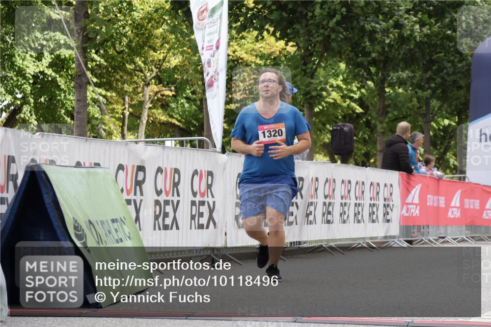 06.09.2026 - CURREX Alsterlauf Yannick Fuchs http://msf.ph/oto/10118496 06.09.2026 12:02:25 Ziel 1072, 1320, 1337 meine-sportfotos.de