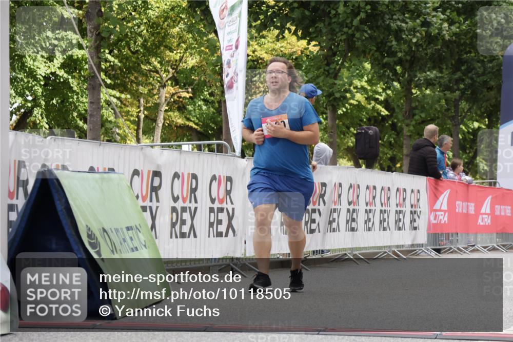 06.09.2026 - CURREX Alsterlauf Yannick Fuchs http://msf.ph/oto/10118505 06.09.2026 12:02:25 Ziel 1072, 1320, 1337 meine-sportfotos.de