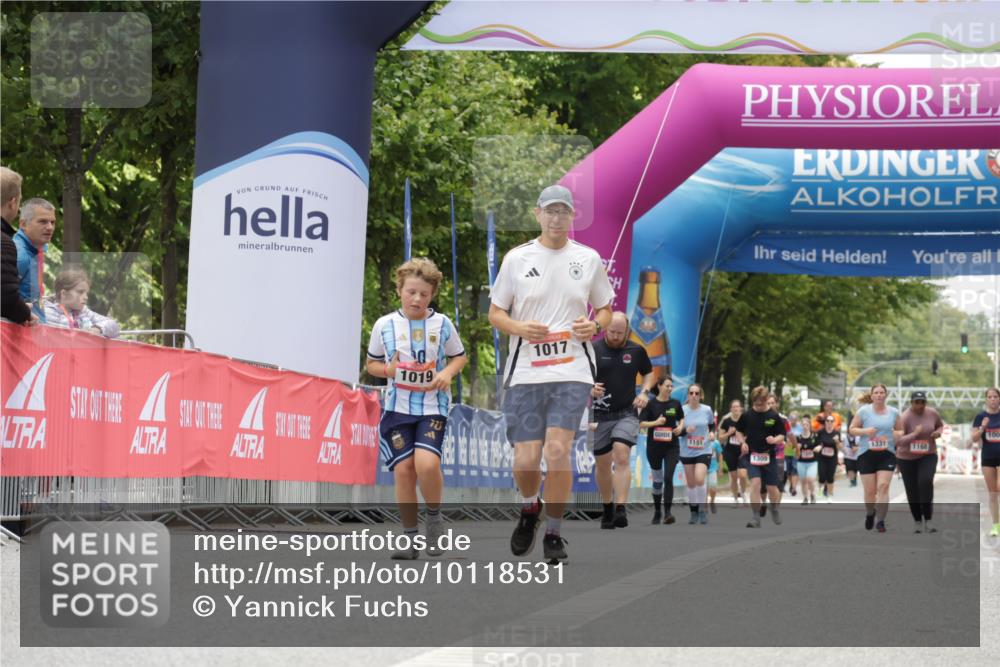 06.09.2026 - CURREX Alsterlauf Yannick Fuchs http://msf.ph/oto/10118531 06.09.2026 12:02:27 Ziel 1072, 1320, 1337 meine-sportfotos.de