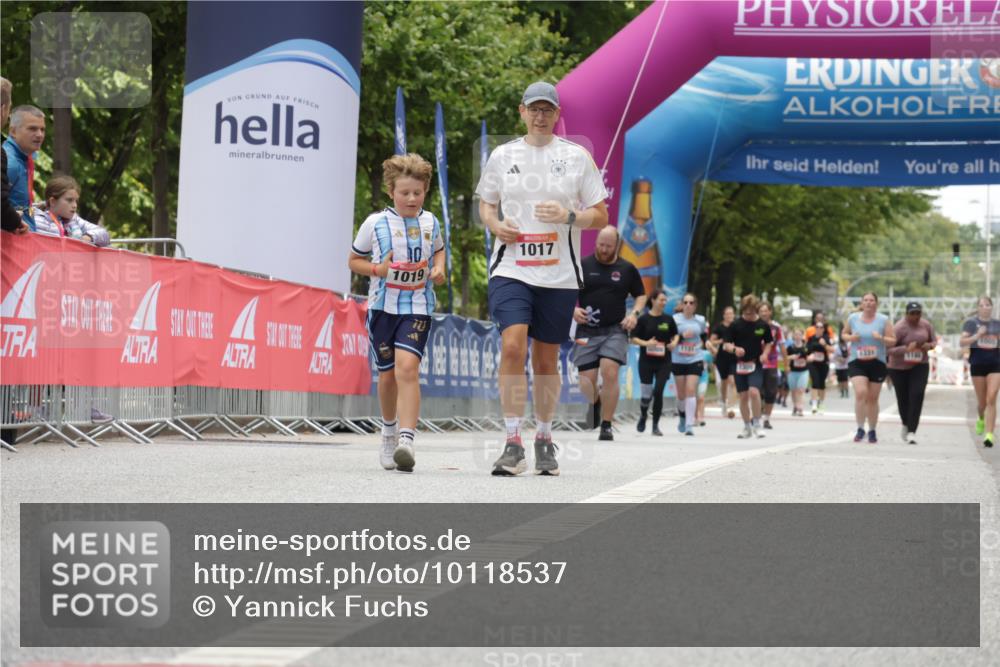 06.09.2026 - CURREX Alsterlauf Yannick Fuchs http://msf.ph/oto/10118537 06.09.2026 12:02:28 Ziel 1072, 1320, 1337 meine-sportfotos.de