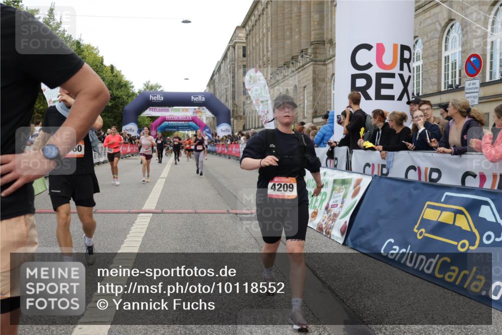 06.09.2026 - CURREX Alsterlauf Yannick Fuchs http://msf.ph/oto/10118552 06.09.2026 09:59:53 Ziel 2269, 2660, 3119, 3120, 3414, 3801, 4209, 4498, 4739, 4889, 4916, 5055, 5056, 5229, 5267, 5377, 5497, 5800, 6017, 6148, 6244, 6268, 8082 meine-sportfotos.de