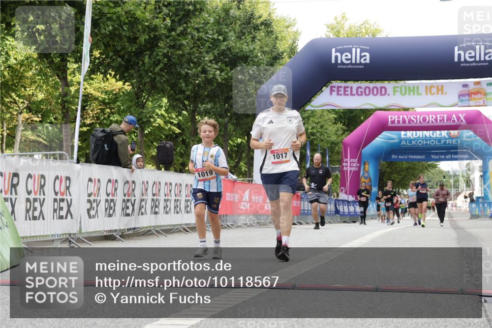 06.09.2026 - CURREX Alsterlauf Yannick Fuchs http://msf.ph/oto/10118567 06.09.2026 12:02:33 Ziel 1017, 1019, 1320 meine-sportfotos.de