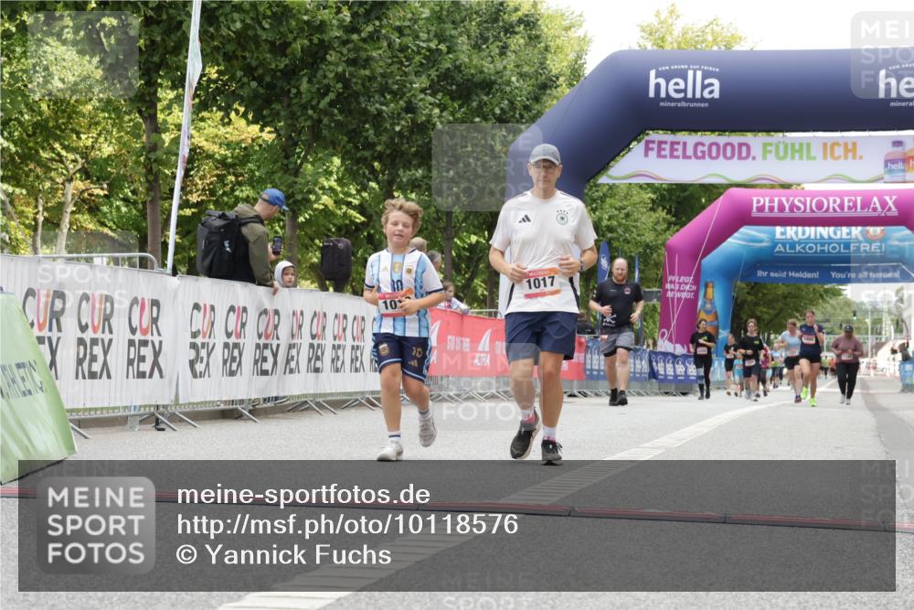 06.09.2026 - CURREX Alsterlauf Yannick Fuchs http://msf.ph/oto/10118576 06.09.2026 12:02:33 Ziel 1017, 1019, 1320 meine-sportfotos.de