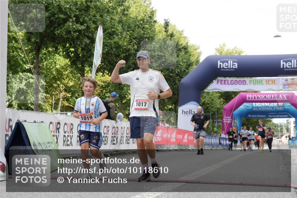 06.09.2026 - CURREX Alsterlauf Yannick Fuchs http://msf.ph/oto/10118610 06.09.2026 12:02:35 Ziel 1017, 1019 meine-sportfotos.de
