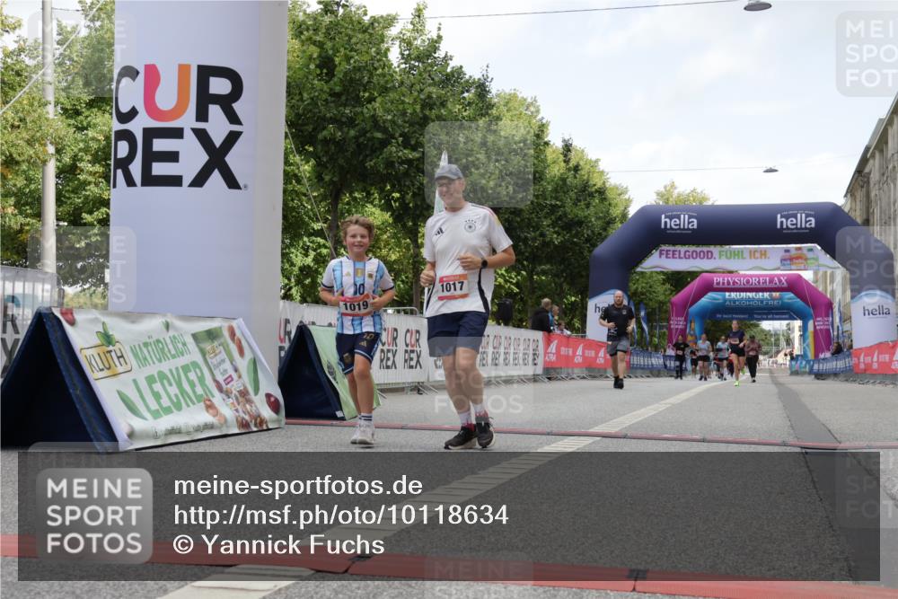 06.09.2026 - CURREX Alsterlauf Yannick Fuchs http://msf.ph/oto/10118634 06.09.2026 12:02:36 Ziel 1017, 1019 meine-sportfotos.de