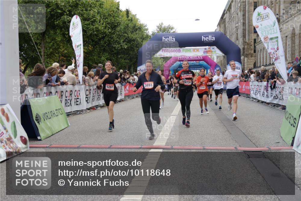 06.09.2026 - CURREX Alsterlauf Yannick Fuchs http://msf.ph/oto/10118648 06.09.2026 09:59:57 Ziel 2238, 2660, 2743, 3179, 3414, 3801, 4180, 4209, 4498, 4739, 5267, 5377, 8023, 8082 meine-sportfotos.de