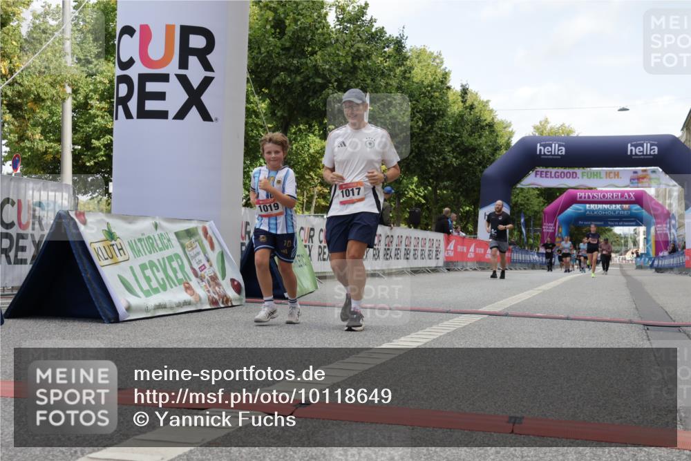 06.09.2026 - CURREX Alsterlauf Yannick Fuchs http://msf.ph/oto/10118649 06.09.2026 12:02:36 Ziel 1017, 1019 meine-sportfotos.de