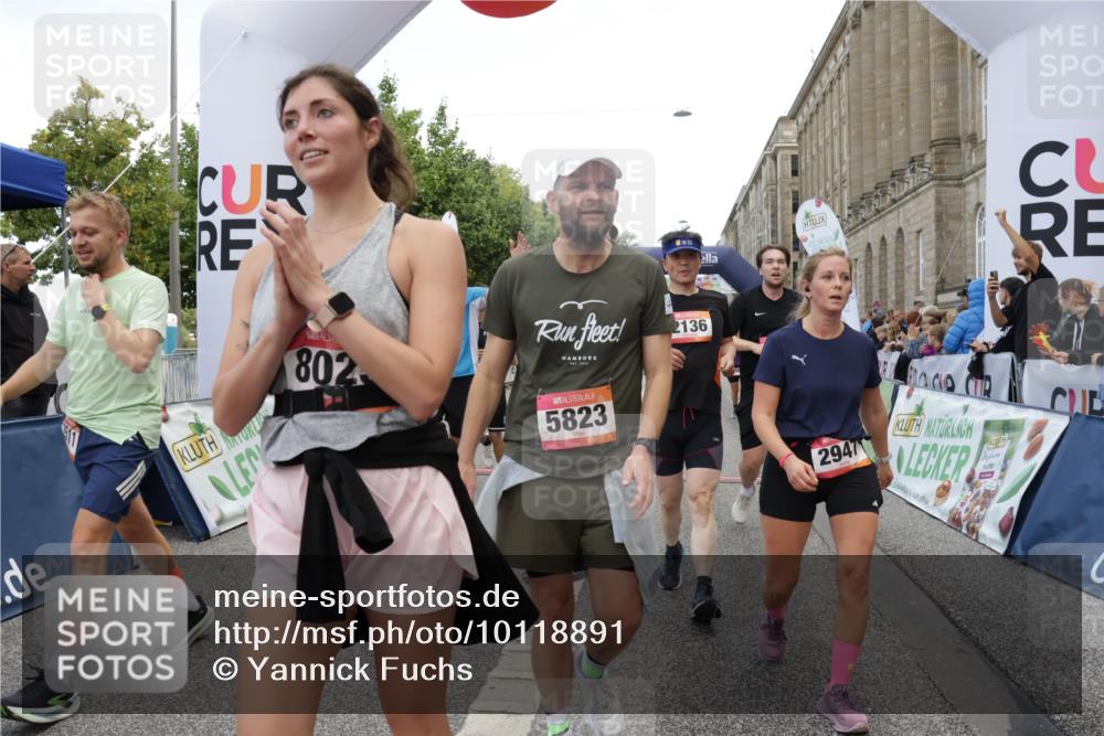 06.09.2026 - CURREX Alsterlauf Yannick Fuchs http://msf.ph/oto/10118891 06.09.2026 10:00:06 Ziel 2136, 2238, 2300, 2528, 2686, 2743, 2947, 3179, 3268, 3294, 3364, 3511, 4136, 4180, 4237, 4407, 4424, 5472, 5501, 5738, 5741, 5823, 6254, 8002, 8023, 8314 meine-sportfotos.de