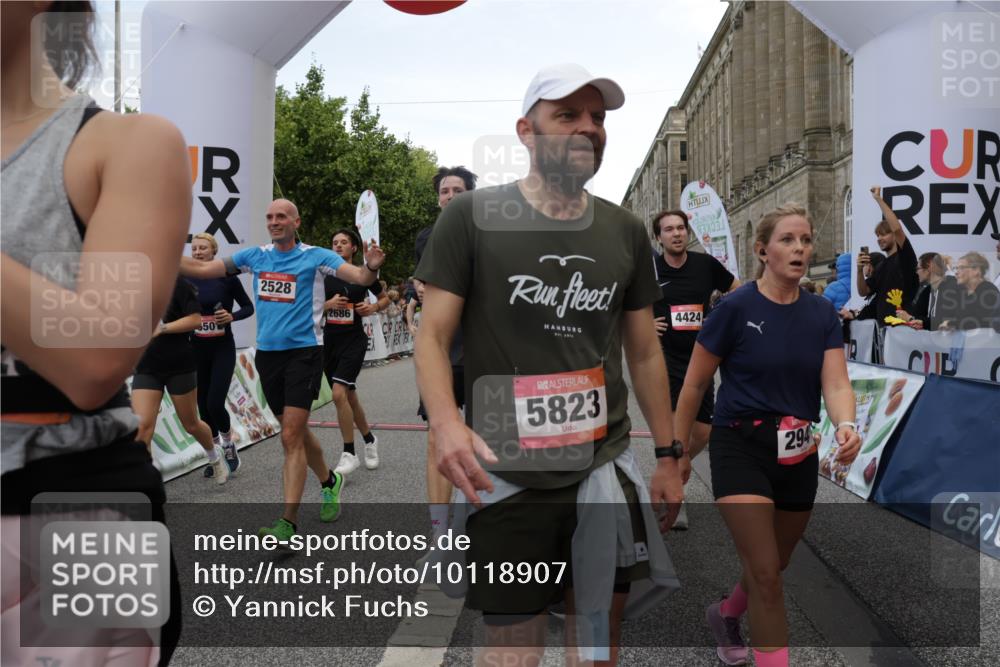 06.09.2026 - CURREX Alsterlauf Yannick Fuchs http://msf.ph/oto/10118907 06.09.2026 10:00:07 Ziel 2136, 2300, 2528, 2686, 2743, 2947, 3179, 3268, 3294, 3364, 3511, 4136, 4180, 4237, 4407, 4424, 5472, 5501, 5738, 5741, 5823, 6254, 8002, 8023, 8035, 8314 meine-sportfotos.de