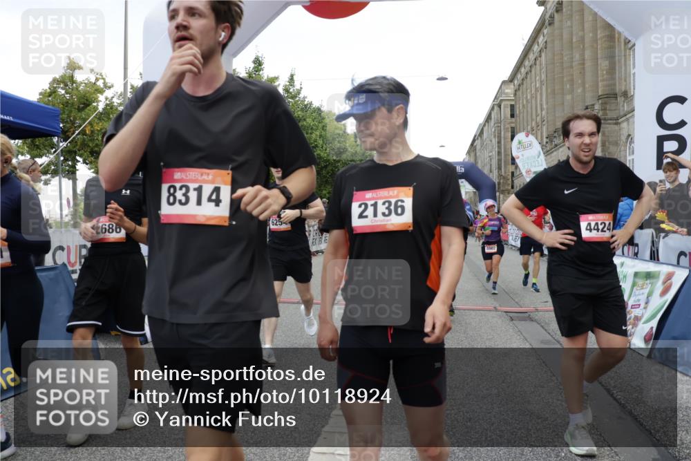 06.09.2026 - CURREX Alsterlauf Yannick Fuchs http://msf.ph/oto/10118924 06.09.2026 10:00:08 Ziel 2136, 2300, 2528, 2686, 2947, 3179, 3262, 3268, 3294, 3364, 3511, 4136, 4237, 4407, 4424, 5472, 5501, 5738, 5741, 5823, 6028, 6254, 6299, 8002, 8023, 8035, 8314 meine-sportfotos.de